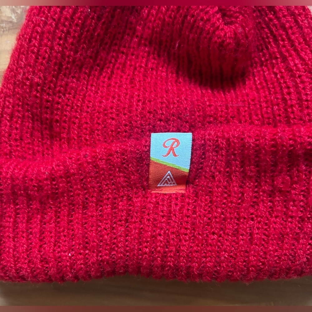 Red Knit Rainer Beer Logo Beanie Cap Hat - Picture 3 of 4